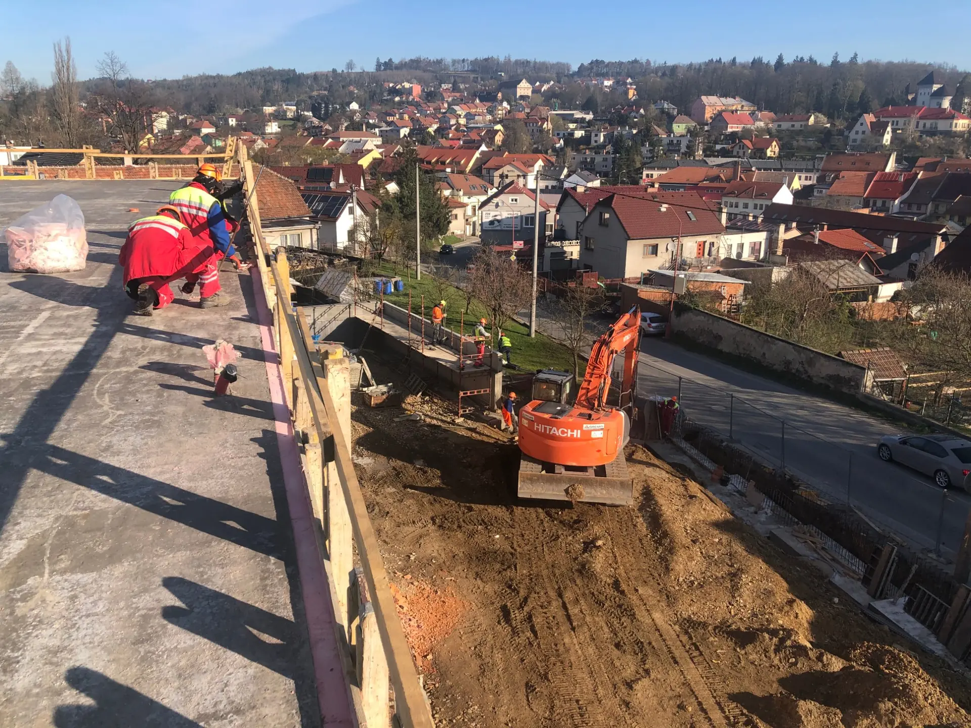 Stavba s rypadlem ve Velkém Meziříčí